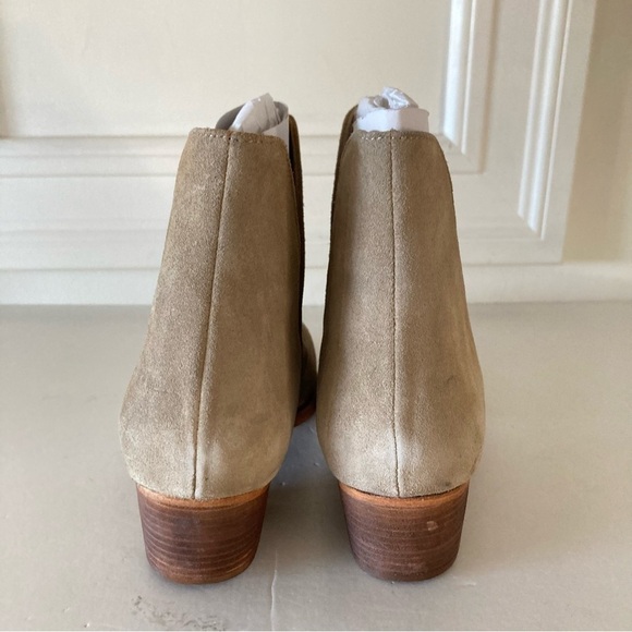 NWOT Free People Charm Double V Beige Suede Ankle Boots Sz 39 - Picture 6 of 7